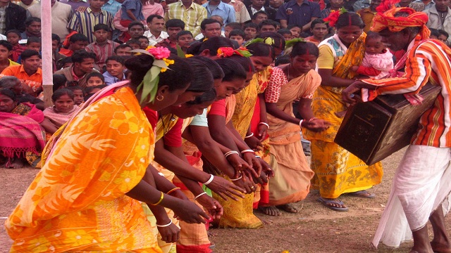 সাঁওতালদের ঝুমুর নৃত্য
