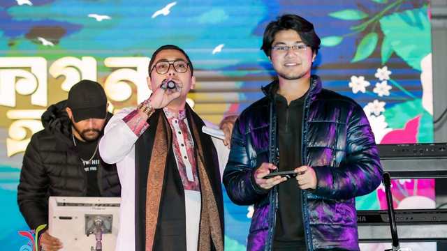    ছবিঃ সঞ্চালক শুভজিৎ ভৌমিক।