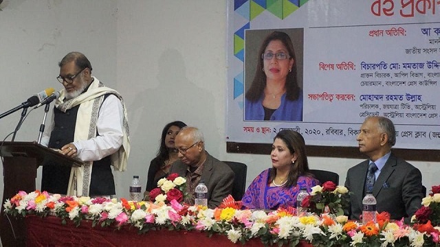 অনুষ্ঠানে বক্তব্য রাখছেন মুক্তিযুদ্ধবিষয়ক মন্ত্রী আ ক ম মোজাম্মেল হক