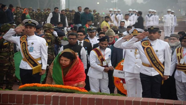 মহান বিজয় দিবসে সাভারের জাতীয় স্মৃতিসৌধে শহীদদের প্রতি স্পিকারের শ্রদ্ধা