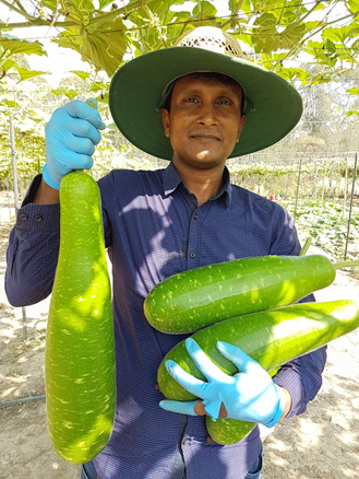 ছবিঃ রামিনস ফার্মের স্বত্বাধিকারী হারুন রশীদ